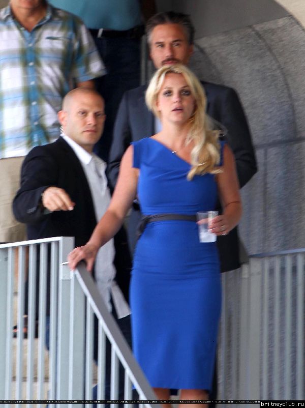 Бритни покидает театр Mark Taper Forum06.jpg(Бритни Спирс, Britney Spears)