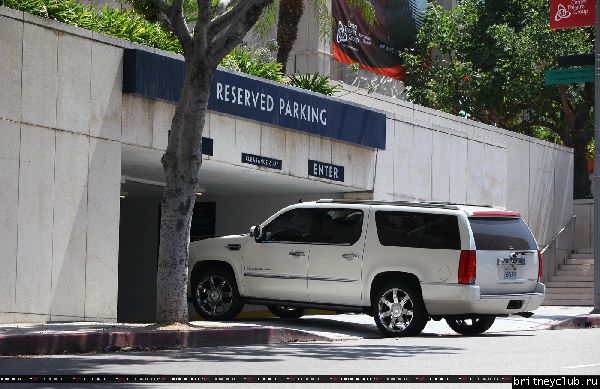 Бритни покидает театр Mark Taper Forum12.jpg(Бритни Спирс, Britney Spears)