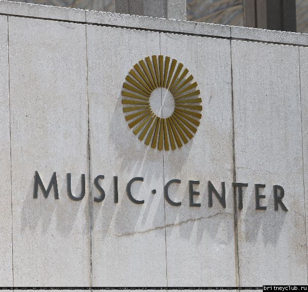 Бритни покидает театр Mark Taper Forum16.jpg(Бритни Спирс, Britney Spears)