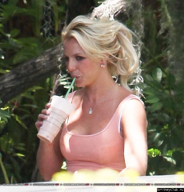 Бритни посещает студию в Лос-Анджелесе09.jpg(Бритни Спирс, Britney Spears)