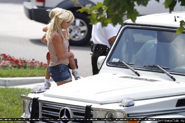 Бритни с детьми в Калабасасе03.jpg(Бритни Спирс, Britney Spears)