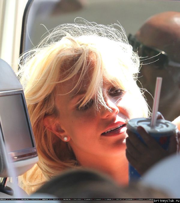 Бритни с детьми в Калабасасе66.jpg(Бритни Спирс, Britney Spears)