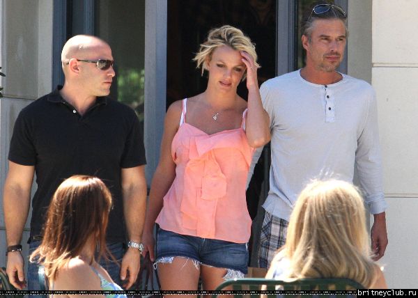 Бритни и Джейсон на шоппинге в Калабасасе09.jpg(Бритни Спирс, Britney Spears)