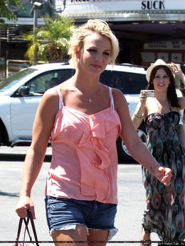 Бритни и Джейсон на шоппинге в Калабасасе16.jpg(Бритни Спирс, Britney Spears)