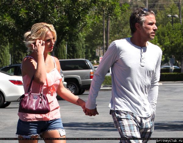 Бритни и Джейсон на шоппинге в Калабасасе34.jpg(Бритни Спирс, Britney Spears)