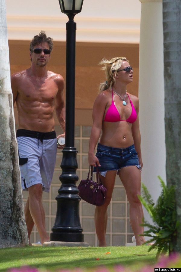 Бритни и Джейсон на Гавайях02.jpg(Бритни Спирс, Britney Spears)