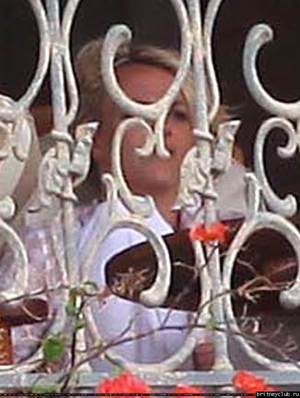 Бритни и Джейсон отдыхают на балконе отеля10.jpg(Бритни Спирс, Britney Spears)