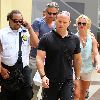 Бритни и Джейсон делают покупки на Гавайях
