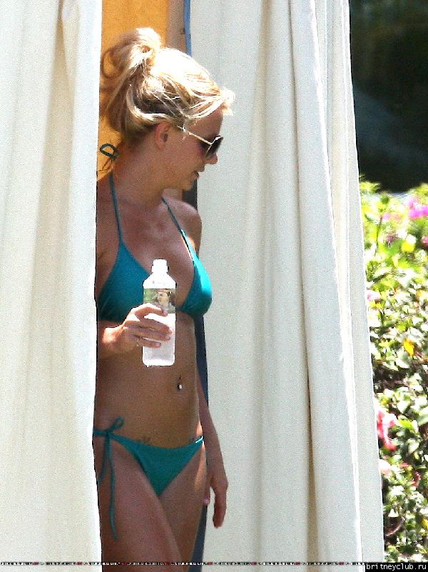 Бритни и Джейсон отдыхают в отеле080.jpg(Бритни Спирс, Britney Spears)
