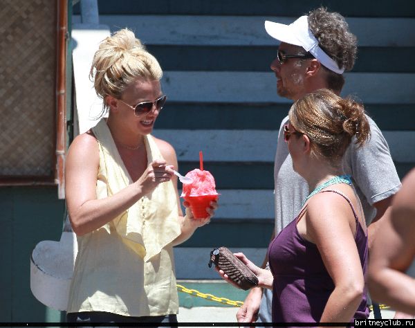 Бритни и Джейсон гуляют в Lahaina07.jpg(Бритни Спирс, Britney Spears)