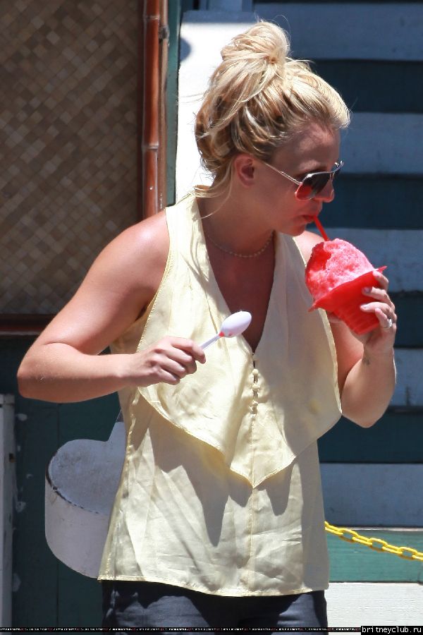 Бритни и Джейсон гуляют в Lahaina11.jpg(Бритни Спирс, Britney Spears)