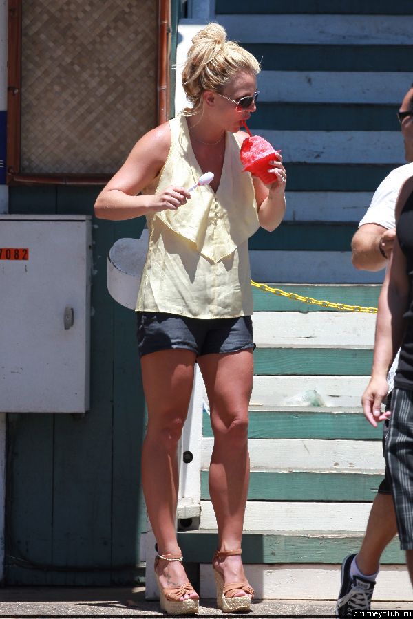 Бритни и Джейсон гуляют в Lahaina14.jpg(Бритни Спирс, Britney Spears)