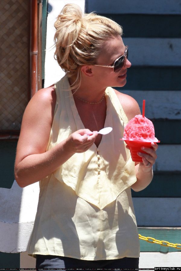 Бритни и Джейсон гуляют в Lahaina15.jpg(Бритни Спирс, Britney Spears)
