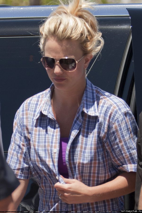 Бритни и Джейсон в гавайском аэропорту08.jpg(Бритни Спирс, Britney Spears)