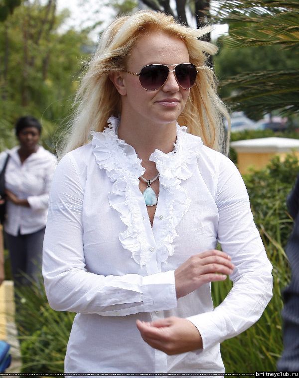 Бритни в Калабасасе26.jpg(Бритни Спирс, Britney Spears)