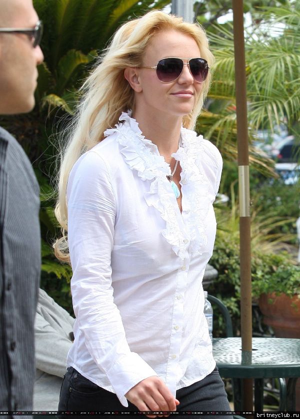 Бритни в Калабасасе30.jpg(Бритни Спирс, Britney Spears)