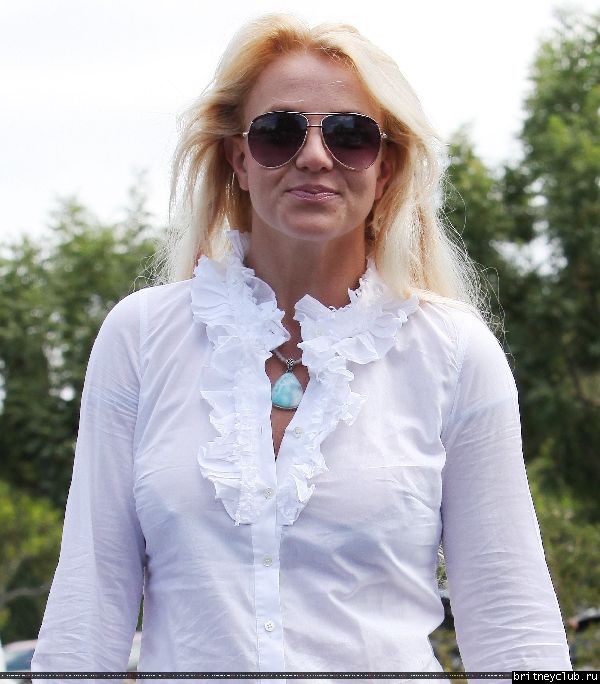 Бритни в Калабасасе32.jpg(Бритни Спирс, Britney Spears)