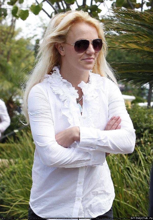 Бритни в Калабасасе37.jpg(Бритни Спирс, Britney Spears)