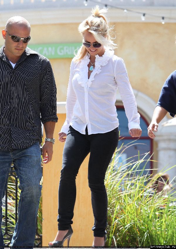 Бритни в Калабасасе56.jpg(Бритни Спирс, Britney Spears)