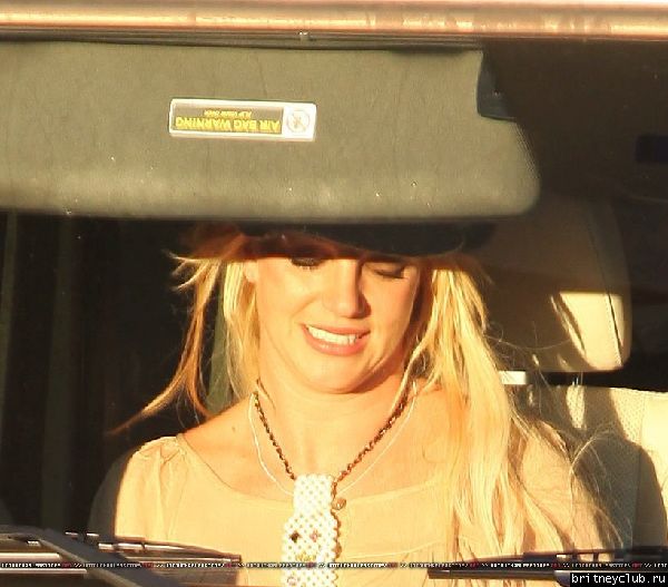 Бритни с детьми в Вудленд-Хиллз23.jpg(Бритни Спирс, Britney Spears)