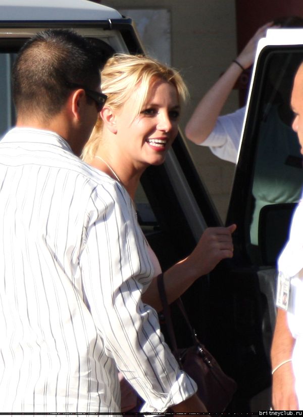Бритни с детьми в Вудленд-Хиллз71.jpg(Бритни Спирс, Britney Spears)