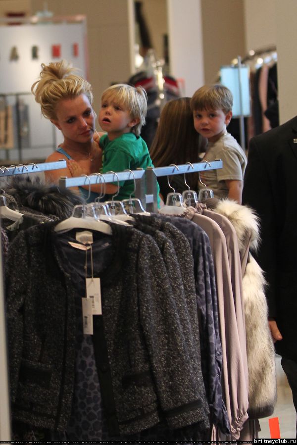 Бритни  в Вудленд Хиллз10.jpg(Бритни Спирс, Britney Spears)