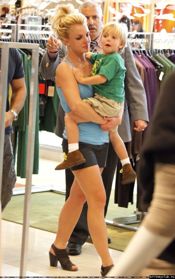 Бритни  в Вудленд Хиллз19.jpg(Бритни Спирс, Britney Spears)