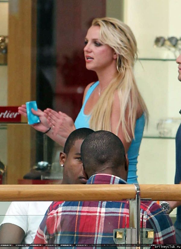 Бритни  в Вудленд Хиллз27.jpg(Бритни Спирс, Britney Spears)