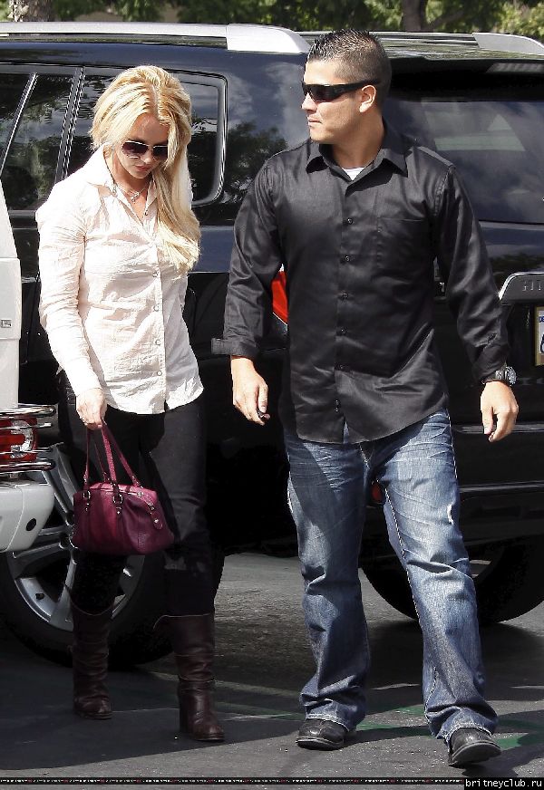 Бритни в Калабасасе23.jpg(Бритни Спирс, Britney Spears)