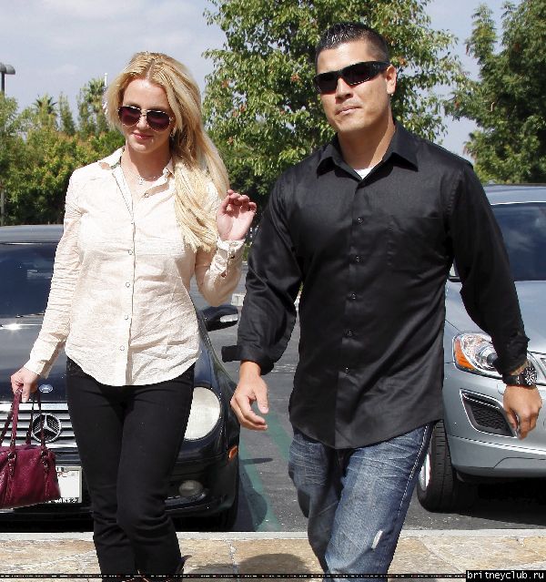 Бритни в Калабасасе52.jpg(Бритни Спирс, Britney Spears)