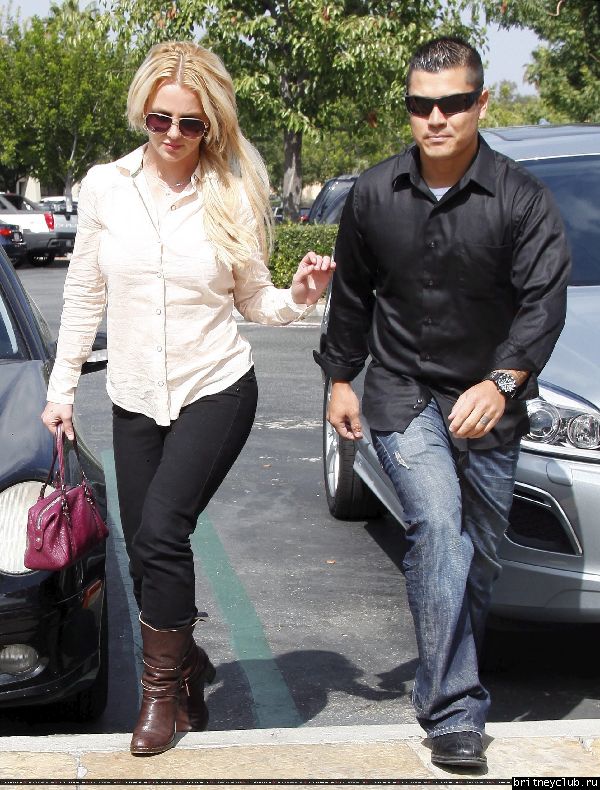 Бритни в Калабасасе54.jpg(Бритни Спирс, Britney Spears)