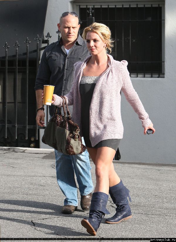 Бритни делает покупки в Санта Монике57.jpg(Бритни Спирс, Britney Spears)