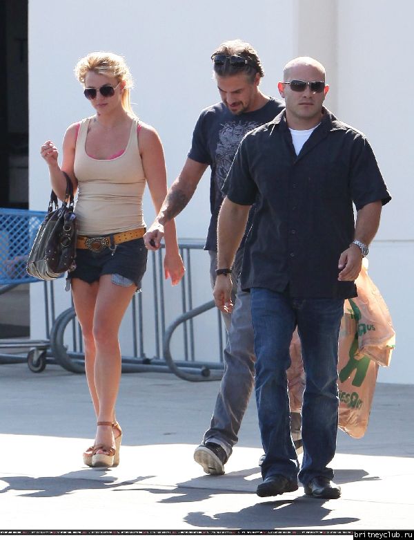 Бритни и Джейсон в Калабасасе40.jpg(Бритни Спирс, Britney Spears)