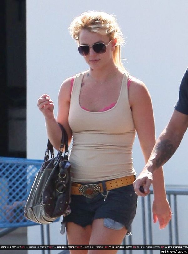 Бритни и Джейсон в Калабасасе50.jpg(Бритни Спирс, Britney Spears)