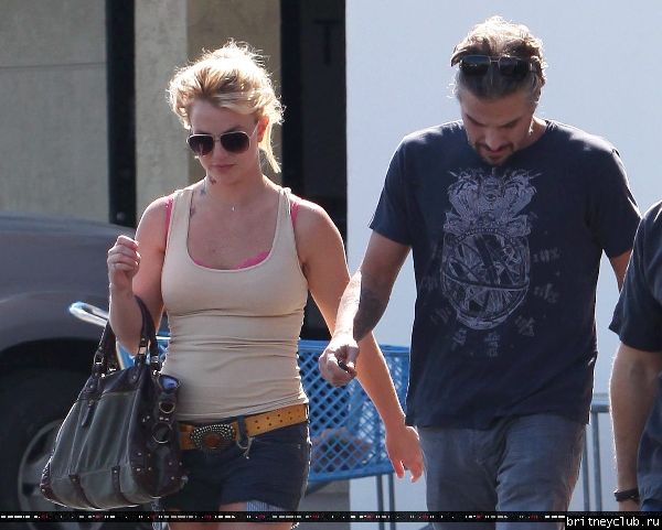 Бритни и Джейсон в Калабасасе67.jpg(Бритни Спирс, Britney Spears)