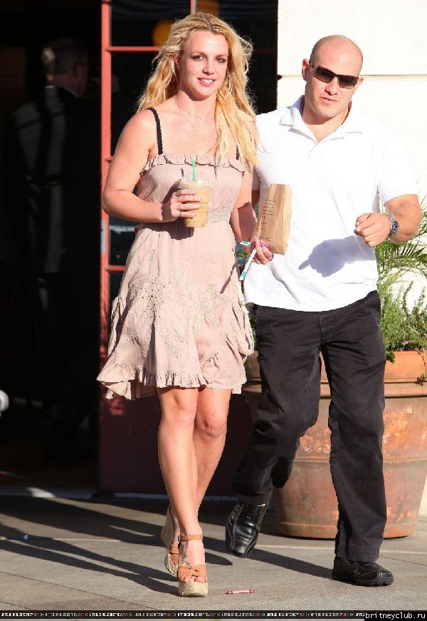 Бритни делает покупки в Беверли Хиллз20.jpg(Бритни Спирс, Britney Spears)