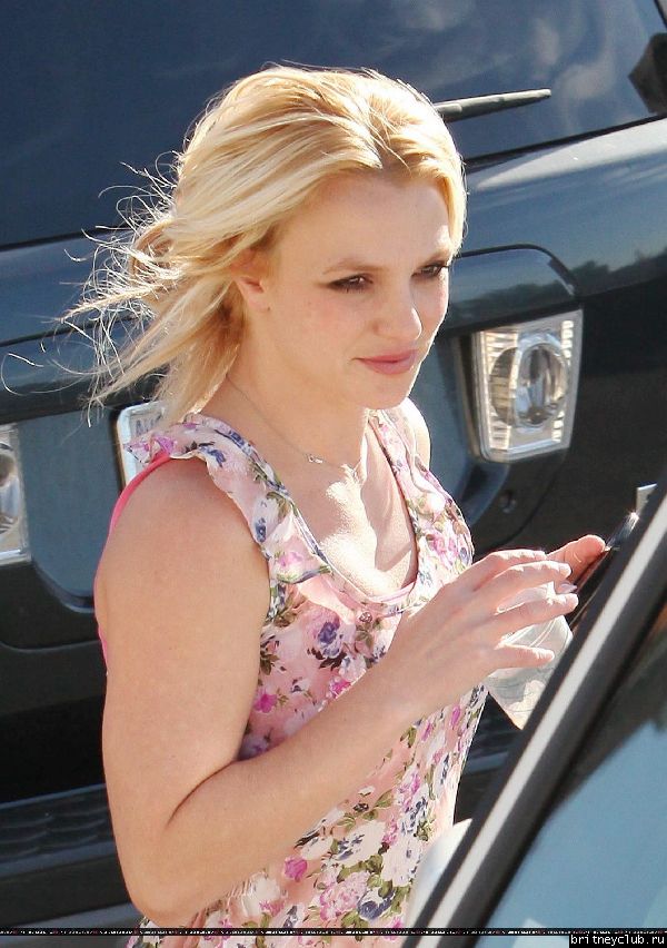 Бритни посещает Старбаркс42.jpg(Бритни Спирс, Britney Spears)