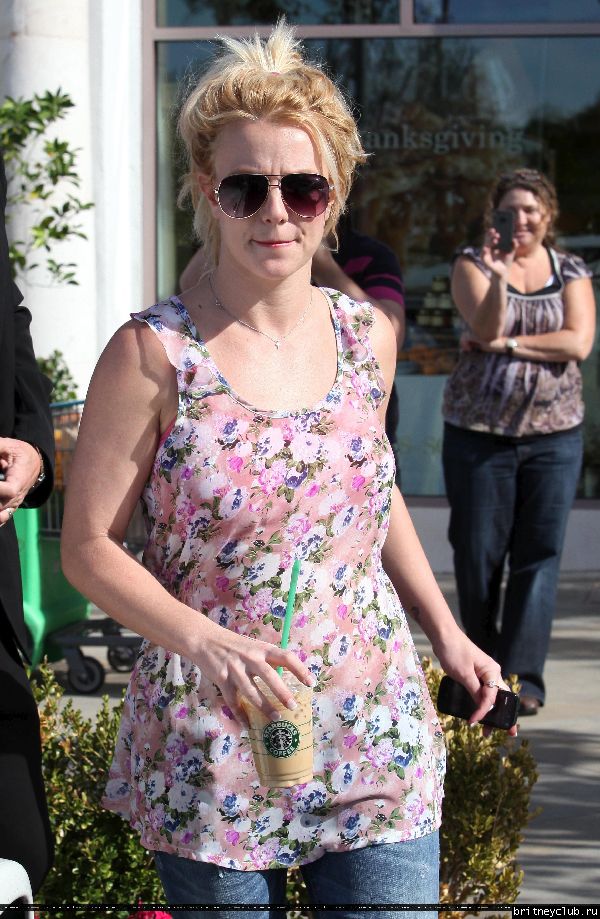 Бритни посещает Старбаркс47.jpg(Бритни Спирс, Britney Spears)