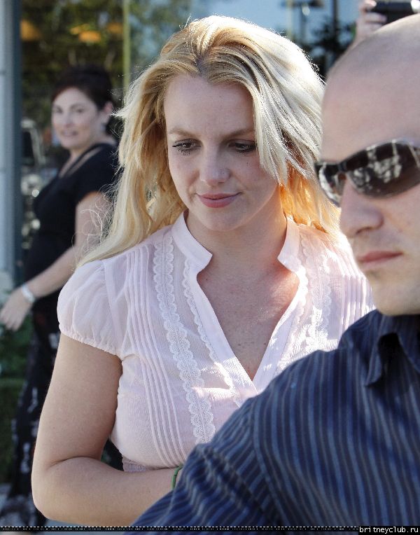 Бритни делает покупки в Лос-Анджелесе21.jpg(Бритни Спирс, Britney Spears)