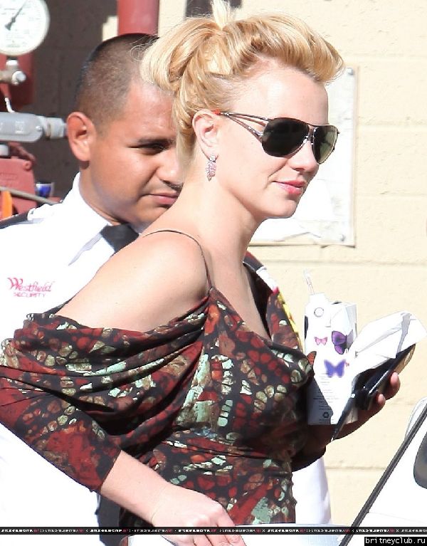 Бритни на шоппинге в Вудленд Хиллз14.jpg(Бритни Спирс, Britney Spears)