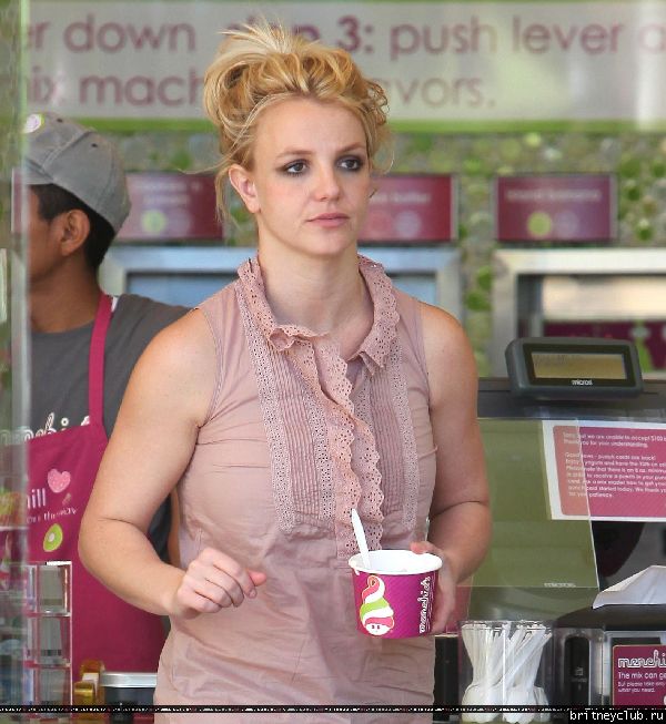 Бритни с сыном гуляет в Голливуде22.jpg(Бритни Спирс, Britney Spears)