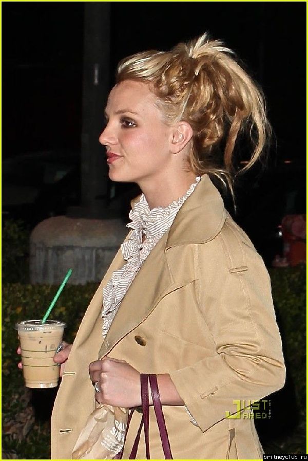 Бритни делает покупки в ТЦ Calabasas Commons03.jpg(Бритни Спирс, Britney Spears)