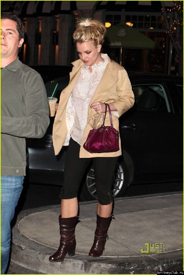 Бритни делает покупки в ТЦ Calabasas Commons06.jpg(Бритни Спирс, Britney Spears)