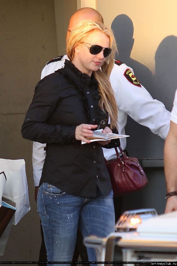 Бритни делает покупки в Topanga Plaza Mall01.jpg(Бритни Спирс, Britney Spears)