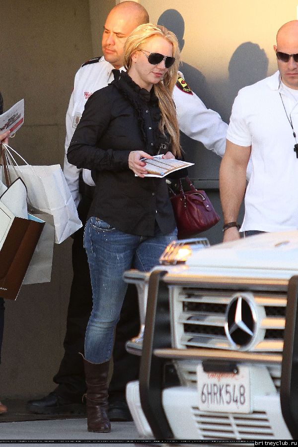 Бритни делает покупки в Topanga Plaza Mall03.jpg(Бритни Спирс, Britney Spears)