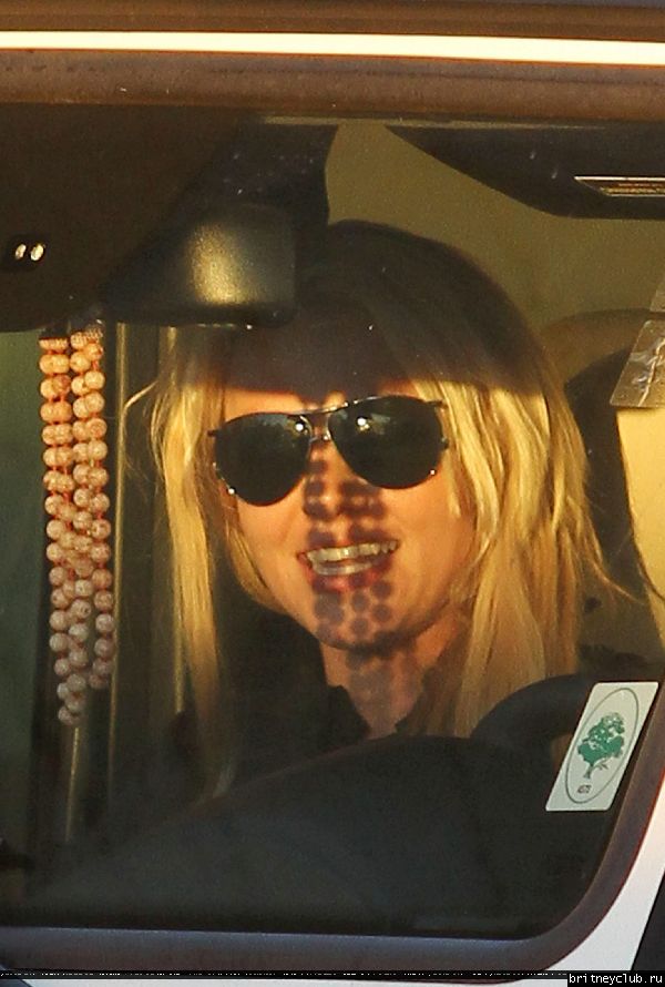 Бритни делает покупки в Topanga Plaza Mall04.jpg(Бритни Спирс, Britney Spears)
