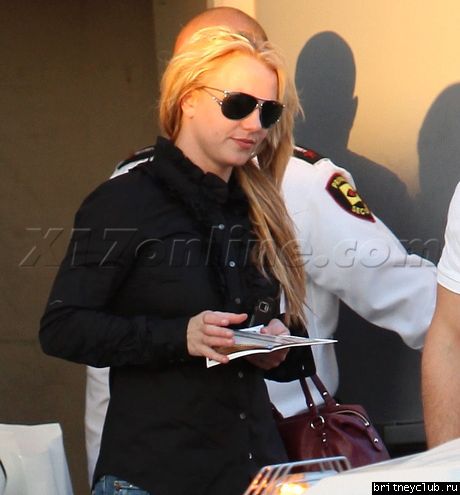 Бритни делает покупки в Topanga Plaza Mall06.jpg(Бритни Спирс, Britney Spears)