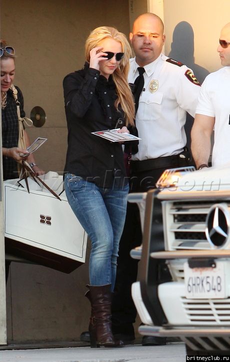 Бритни делает покупки в Topanga Plaza Mall07.jpg(Бритни Спирс, Britney Spears)