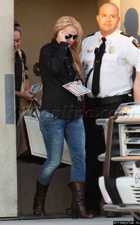 Бритни делает покупки в Topanga Plaza Mall09.jpg(Бритни Спирс, Britney Spears)