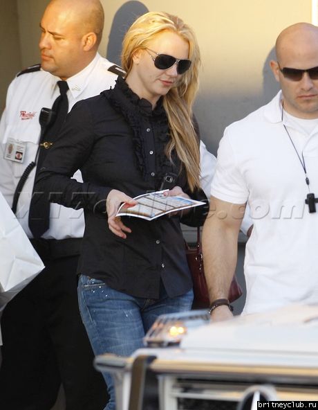 Бритни делает покупки в Topanga Plaza Mall13.jpg(Бритни Спирс, Britney Spears)